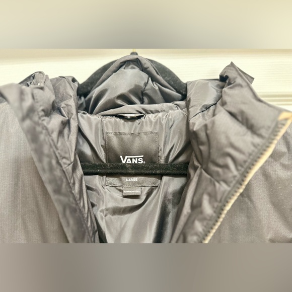 Vans Mountain jacket- this did not fit me when it arrived, still has tags - Picture 6 of 15